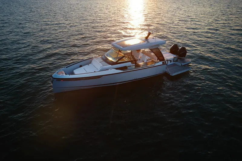 32ft Sport Boat — photograph 10 of 50