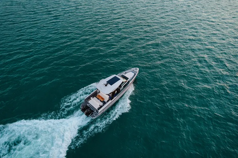 32ft Sport Boat — photograph 3 of 50