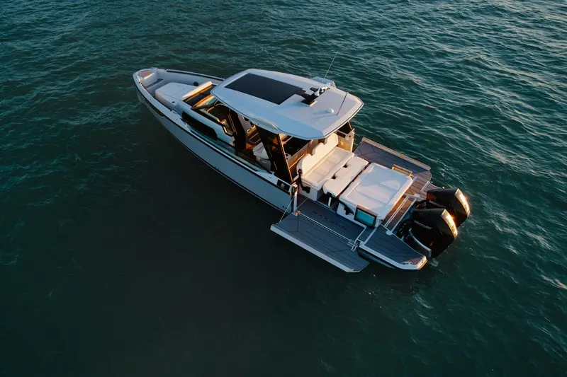 32ft Sport Boat — photograph 5 of 50