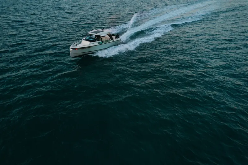 32ft Sport Boat — photograph 7 of 50