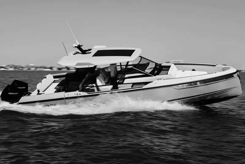 32ft Sport Boat — photograph 32 of 50