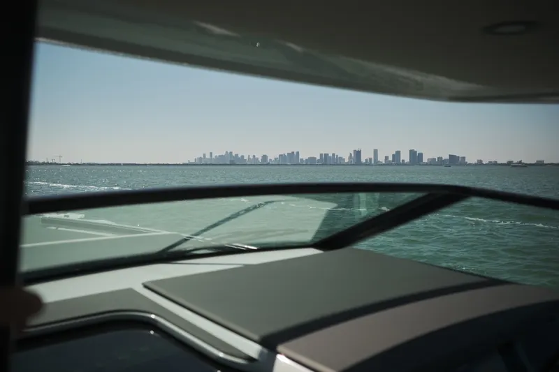 32ft Sport Boat — photograph 6 of 50