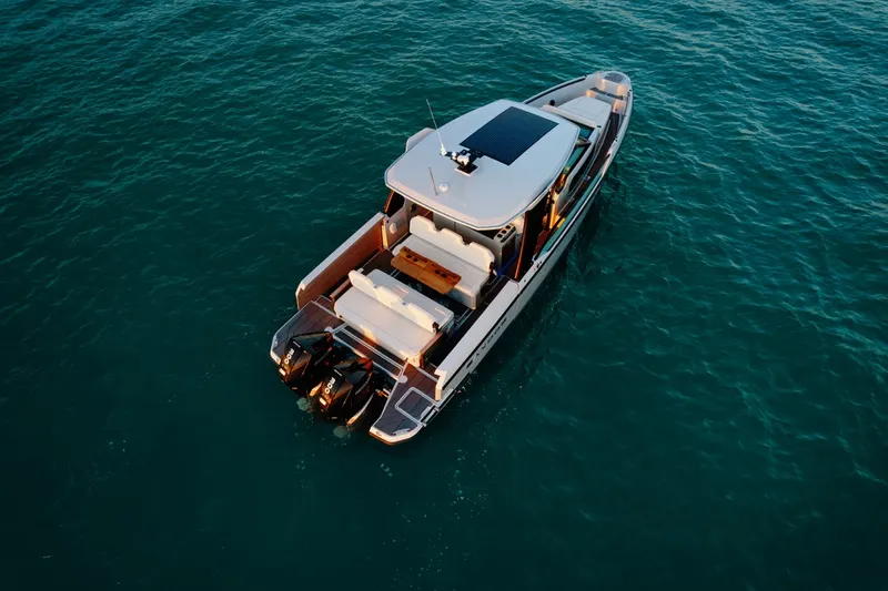 32ft Sport Boat — photograph 35 of 50