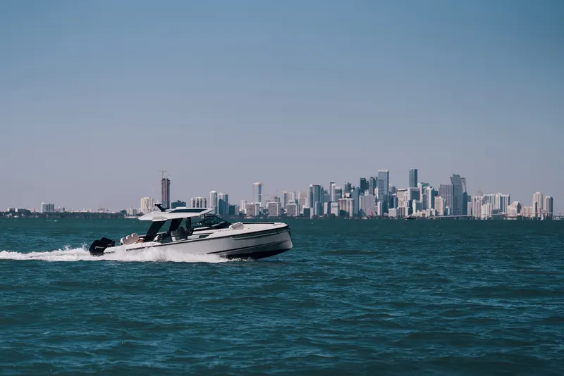 32ft Sport Boat — photograph 50 of 50