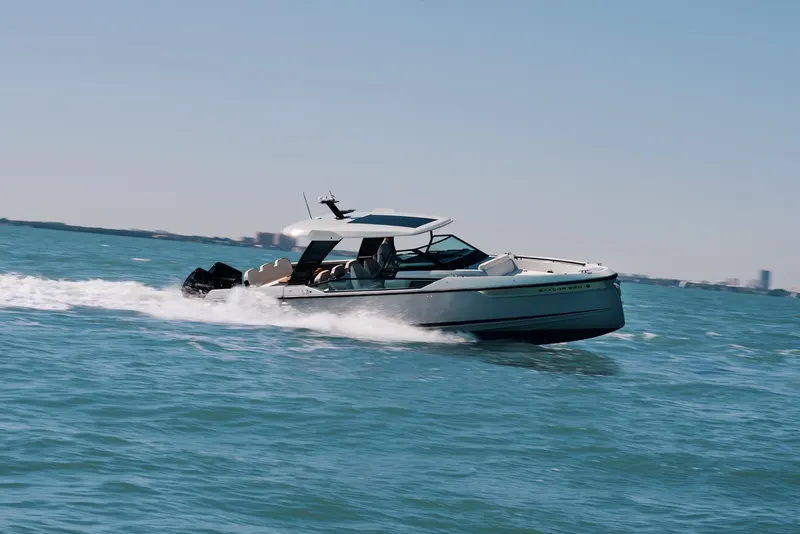 32ft Sport Boat — photograph 4 of 50