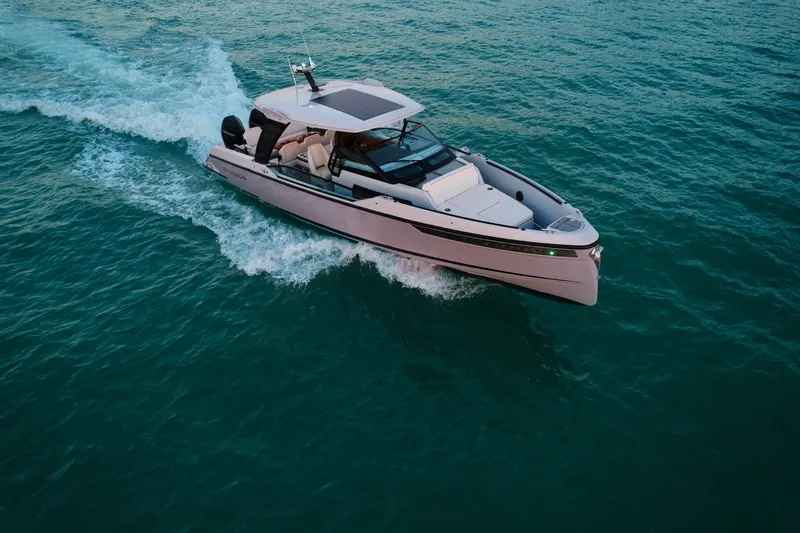 32ft Sport Boat — photograph 8 of 50