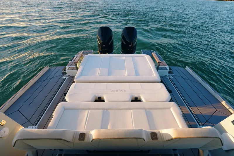 32ft Sport Boat — photograph 9 of 50