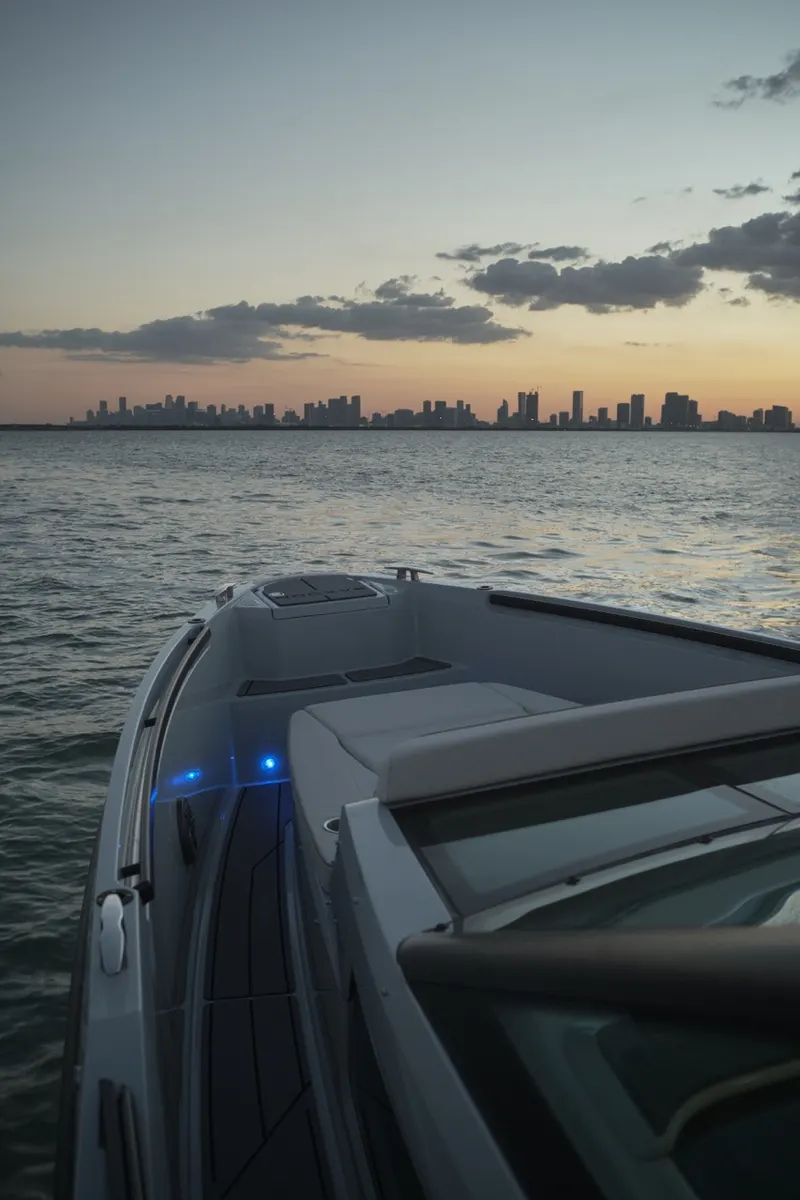 32ft Sport Boat — photograph 15 of 50