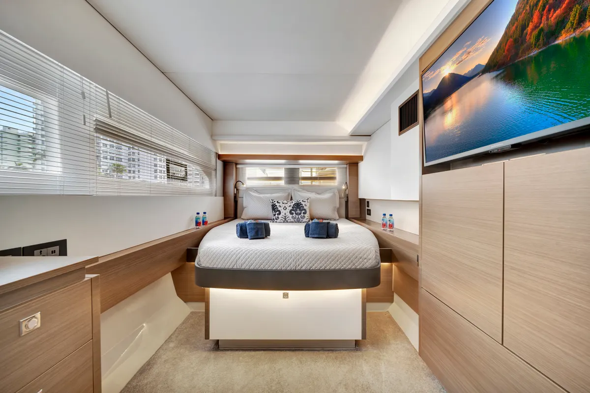 60ft Power Catamaran — photograph 66 of 107