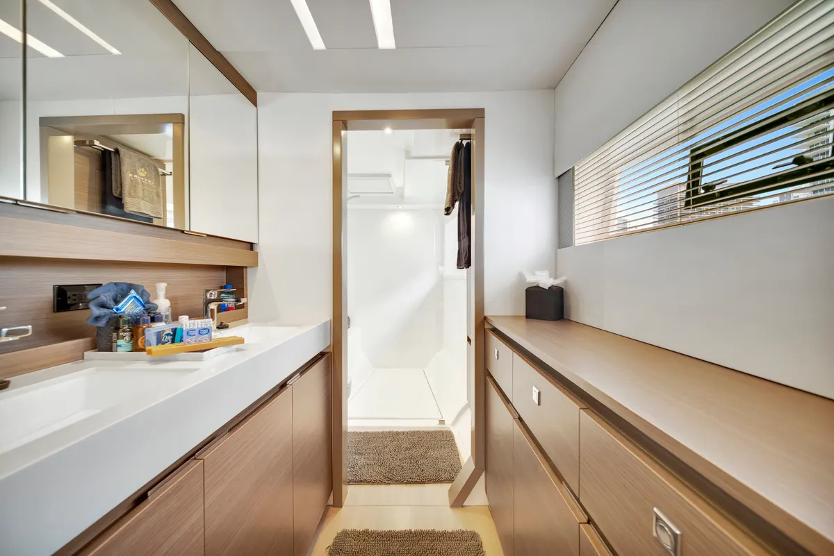 60ft Power Catamaran — photograph 94 of 107