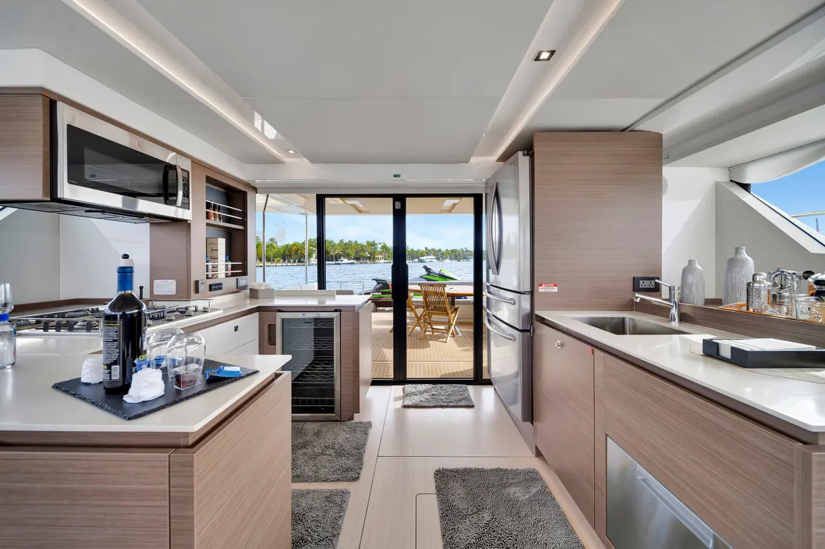 60ft Power Catamaran — photograph 80 of 107