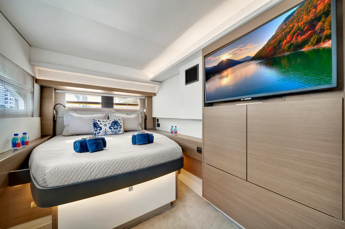 60ft Power Catamaran — photograph 45 of 107