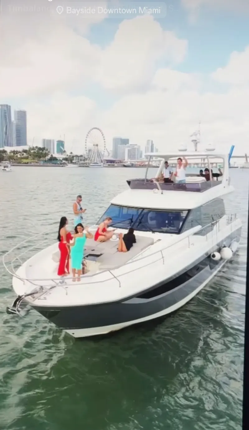 65ft Motor Yacht — photograph 14 of 16