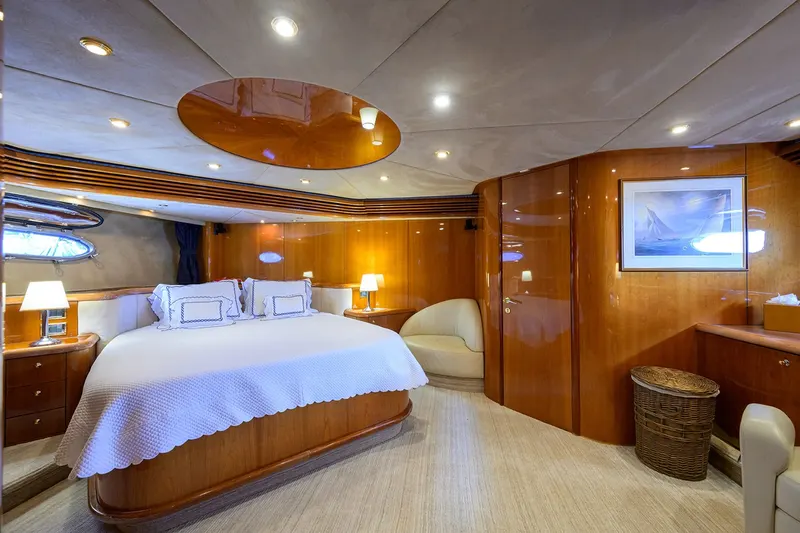 90ft Motor Yacht — photograph 15 of 44