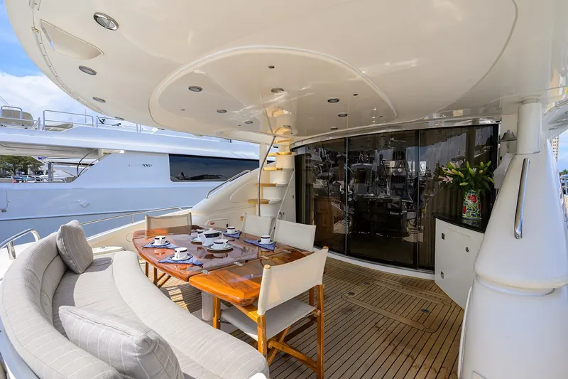 90ft Motor Yacht — photograph 8 of 44