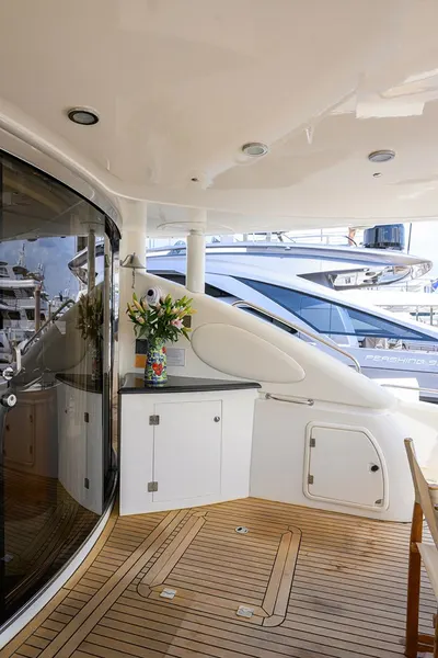 90ft Motor Yacht — photograph 29 of 44