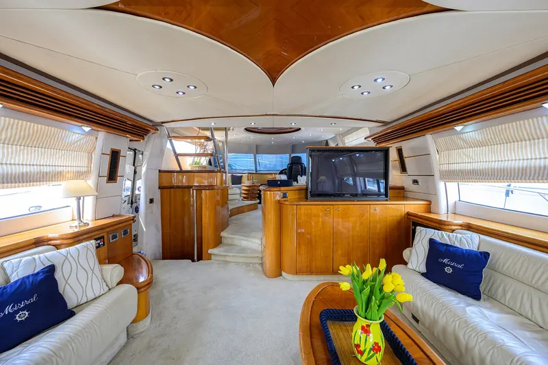 90ft Motor Yacht — photograph 16 of 44
