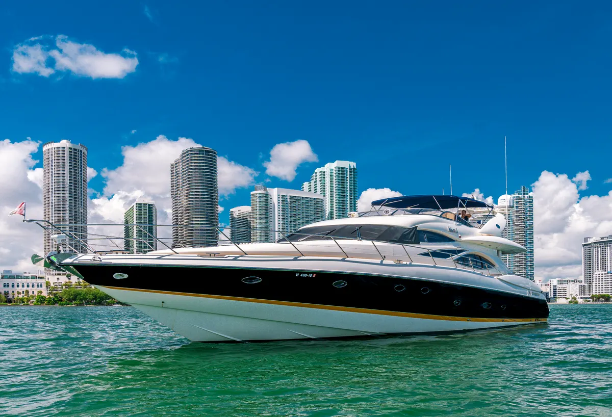 90ft Motor Yacht — photograph 6 of 44