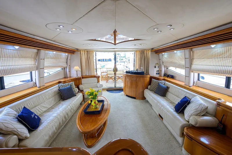 90ft Motor Yacht — photograph 27 of 44