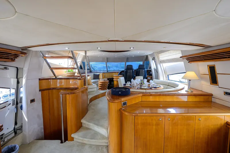90ft Motor Yacht — photograph 12 of 44