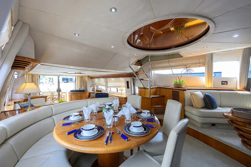 90ft Motor Yacht — photograph 24 of 44