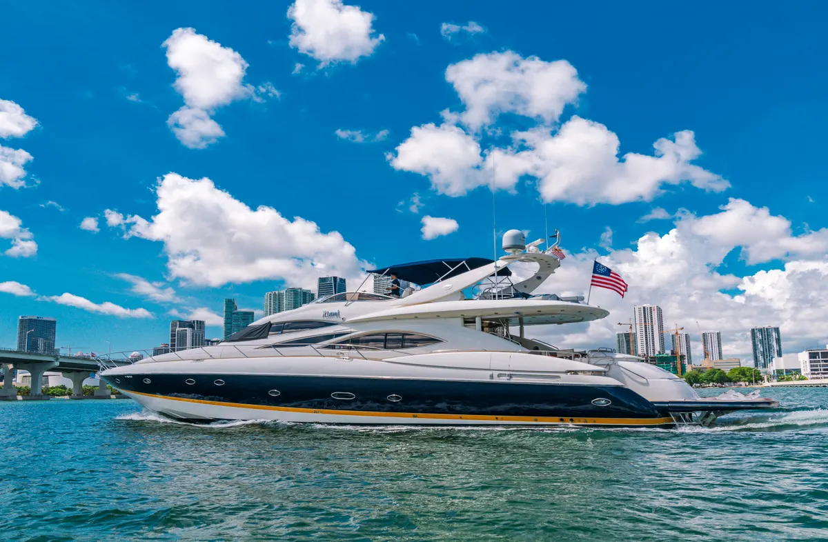 90ft Motor Yacht — photograph 40 of 44