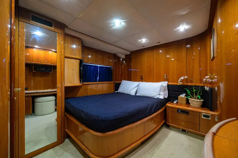 90ft Motor Yacht — photograph 34 of 44