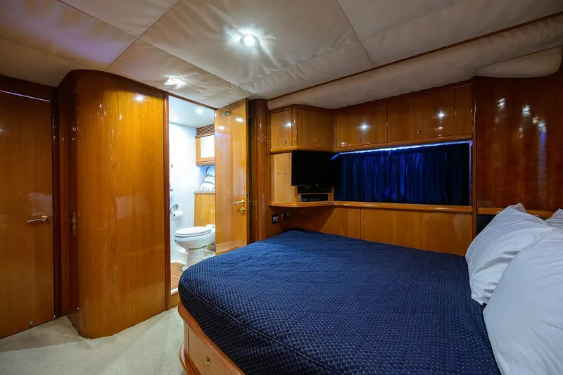 90ft Motor Yacht — photograph 33 of 44