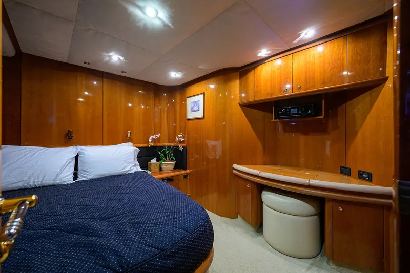90ft Motor Yacht — photograph 9 of 44