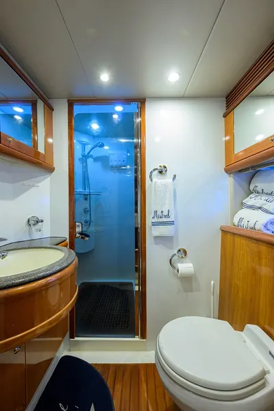 90ft Motor Yacht — photograph 7 of 44
