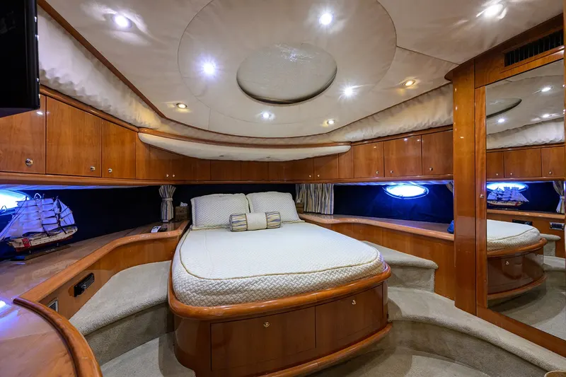 90ft Motor Yacht — photograph 42 of 44