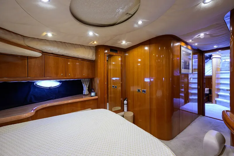 90ft Motor Yacht — photograph 35 of 44