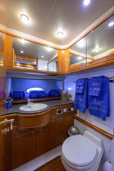90ft Motor Yacht — photograph 41 of 44