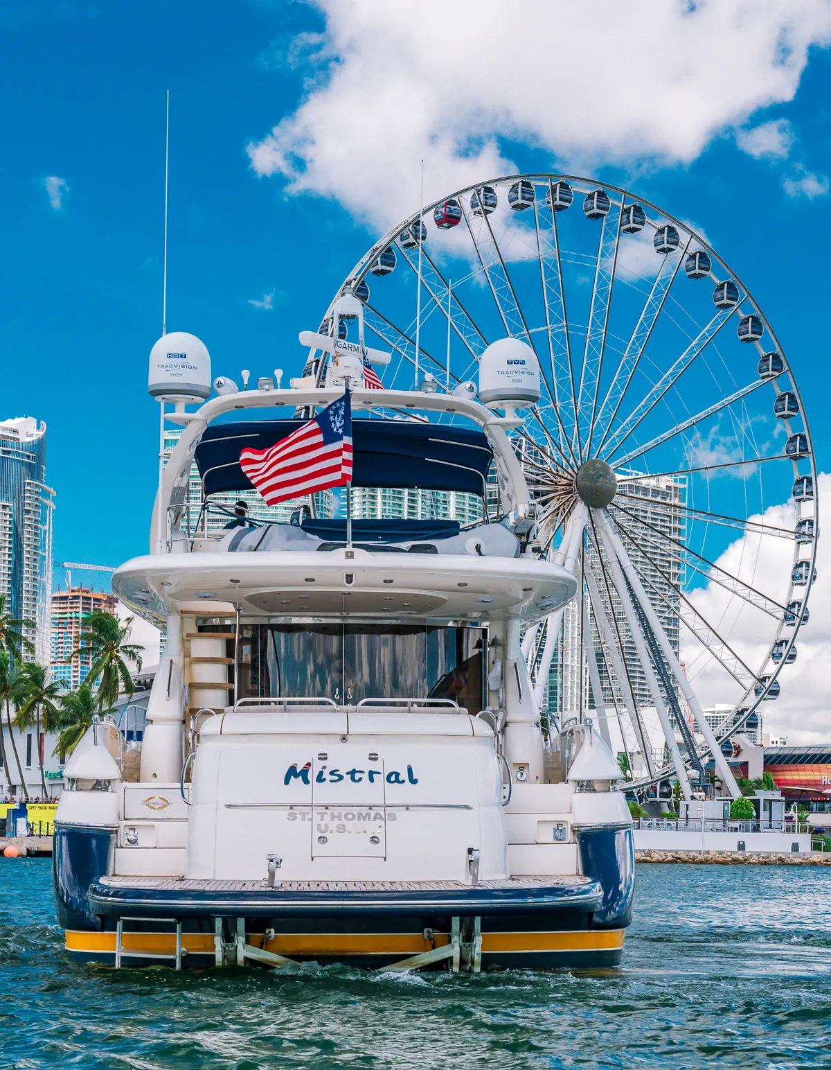 90ft Motor Yacht — photograph 4 of 44