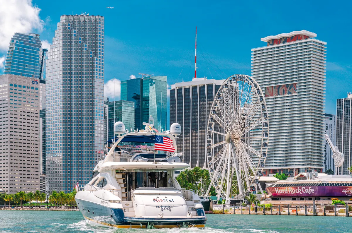 90ft Motor Yacht — photograph 30 of 44