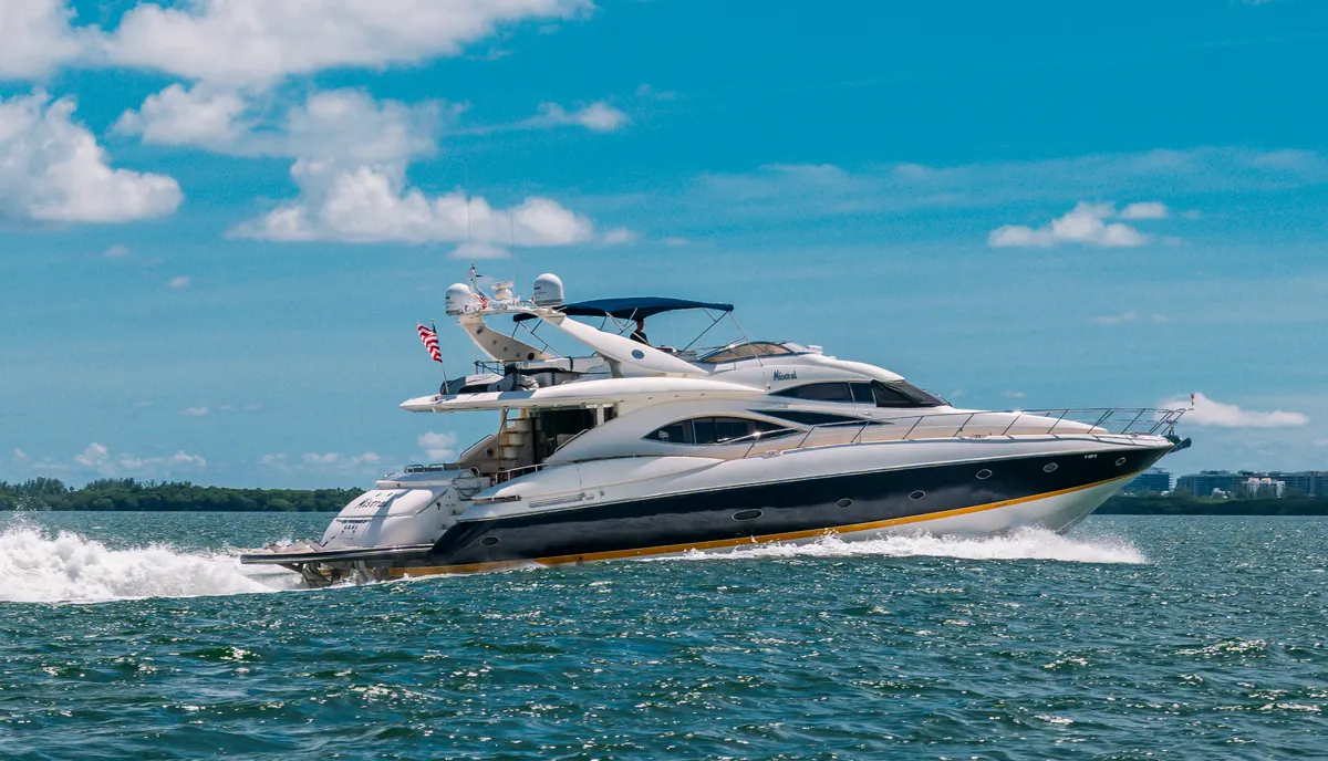 90ft Motor Yacht, a 90-foot British shipyard, on charter in Miami