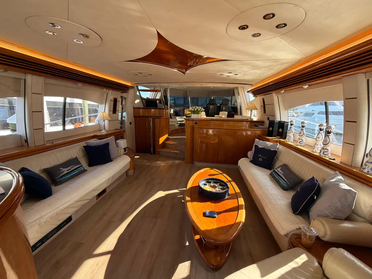90ft Motor Yacht — photograph 20 of 44