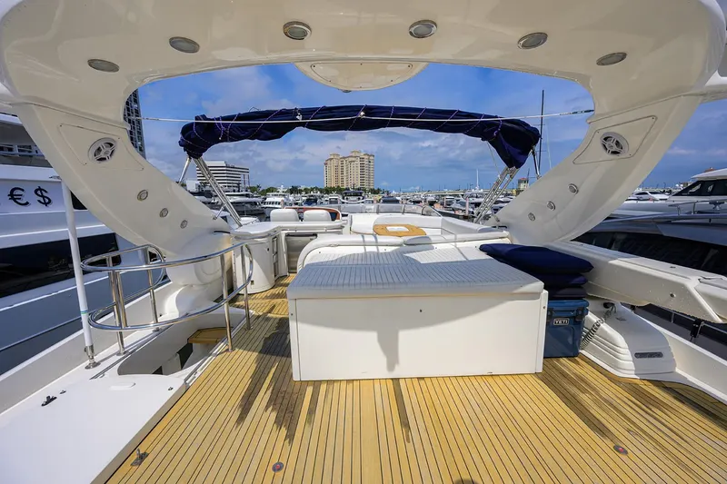 90ft Motor Yacht — photograph 17 of 44